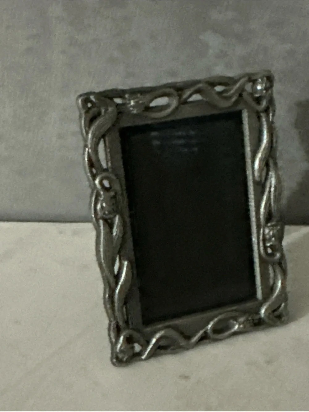VINTAGE PEWTER TULIP FILAGREE MINI PICTURE FRAME FITS 2X3